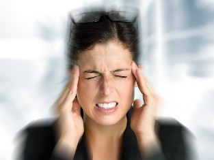 Des étourdissements et des maux de tête sont souvent préoccupées par le col de l'ostéochondrose